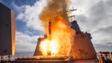 Австралійський корабель HMAS Brisbane здійснює випробувальнйи запуск ракети Tomahawk. Фото поширило 10 грудня 2024 року Міністерство оборони Австралії, назвавши це «важливою віхою» зміцнення свого флоту на тлі гонки озброєнь в Азійсько-Тихоокеанському регіоні