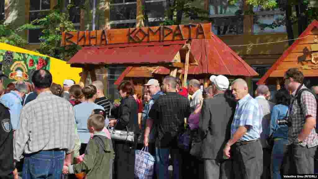 Coadă! La ce oare ?