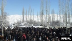 Kyrgyzstan -- Supporters of Ismail Isakov to Hold Protest Action in Alai District of Osh Region. 10Feb2010