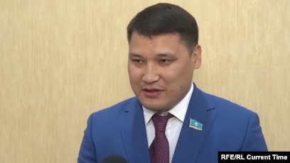 Дик соратын жас қыздар HD Күзетшінің қалыңдықты сиқыған эротикалық видеосын қараңыз