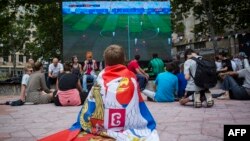 Mladi navijač Srbije tokom gledanja meča Svjetskog prvenstva između Kostarike i Srbije, Beograd 17. jun 2018. godine.