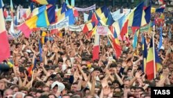 Miting organizat de Frontul Popular, cerând noi legi care să declare limba moldovenească limba oficială a statului, iunie 1989