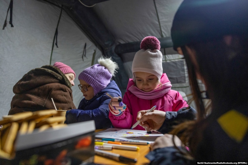 Autoritetet e qytetit të Kievit i kanë krijuar disa harta për t’i informuar banorët se ku gjenden tendat dhe çfarë shërbimesh ofrohen aty.