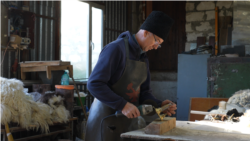 Fierarul care reînvie meșteșugul clopoțeilor și zurgălăilor 