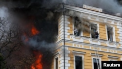 People trying to escape the fire caused by a Russian drone strike at Ukraine's Academy of Sciences building on September 28.