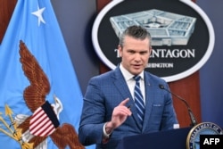 Министр обороны США Пит Хегсет во время пресс-брифинга в Пентагоне в Вашингтоне, округ Колумбия, 8 апреля 2026 года