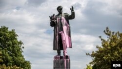 Statuia mareșalului Ivan Konev mânjită cu vopsea, Praga, mai 2019