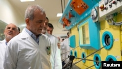 Prezident Məsud Pezeşkian Tehranda İranın Atom Enerjisi Təşkilatını ziyarət edir.