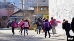 Ученици во основно училиште, илустрација. 