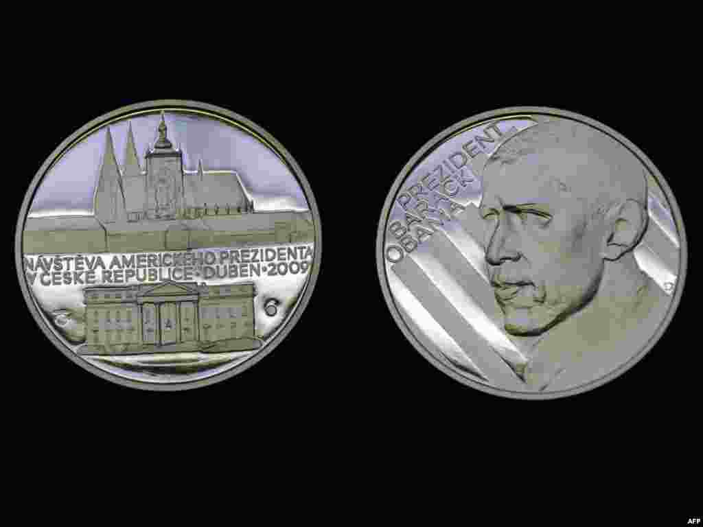 Češka Republika - Srebrena medalja sa likom Baracka Obame - Uoči dolaska američkog predsjednika u Češku Republiku,napravljene su specijalne medalje sa njegovim likom.