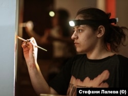 Стефани в хижата