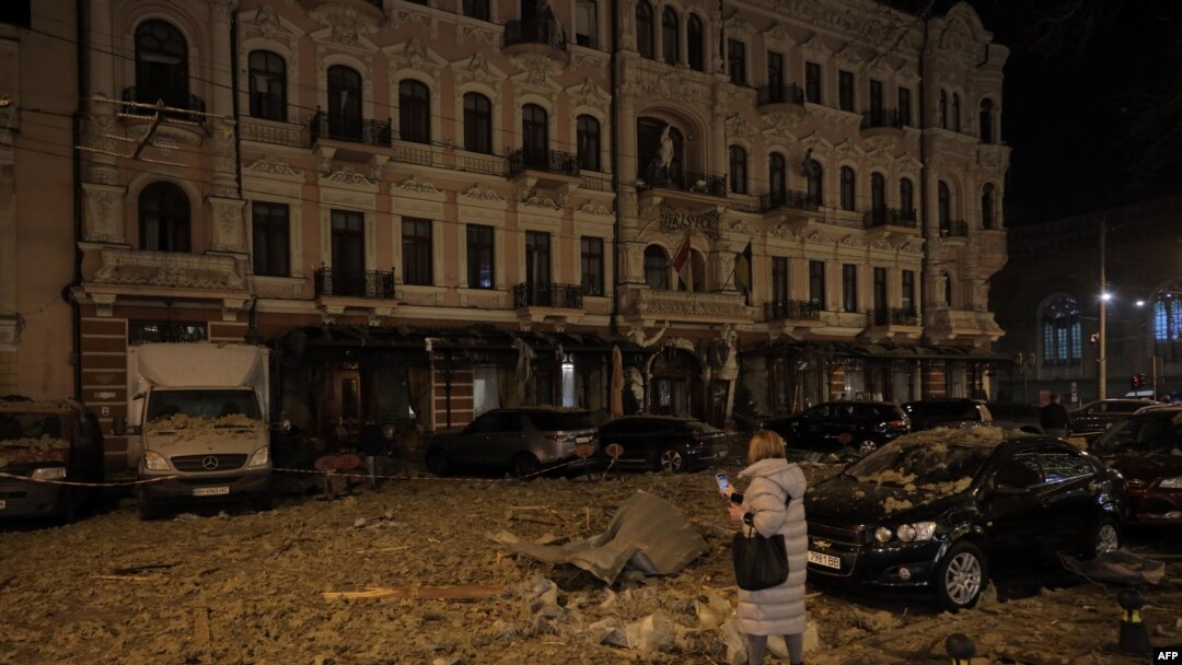 Imagine exterioară a hotelului din Odesa lovit de atacul rusesc. 31 ianuarie.
