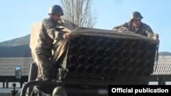 Недавно начались поставки российского оружия Армении по экспортному кредиту, были представлены новые оперативно-тактические ракетные комплексы