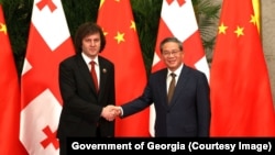 „ქართული ოცნების“ მთავრობის პრემიერ-მინისტრი ირაკლი კობახიძე და ჩინეთის პრემიერ-მინისტრი ლი ჩიანგ