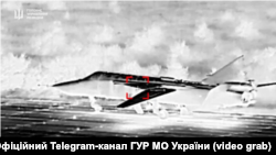 Российский самолет Су-24 на аэродроме «Саки», архив