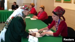 Türkmenistanda geçirilen saýlawlaryň biri. Arhiwden alnan surat