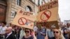 В странах Европы прошли митинги против ограничений из-за COVID-19