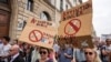 Fotografi ilustruese. Protestat në Francë kundër ligjit të pasaportës shëndetësore.