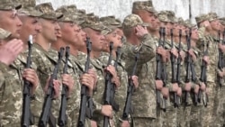 «Як козаки». Понад 100 солдат строкової служби з усієї України склали присягу на Хортиці (відео)