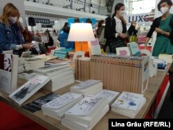 Milan Kundera - protagonistul ediției 2021 a Târgului de Carte și Festivalul Literar de la Praga. Milan Kundera s-a născut în orașul ceh Brno și a trăit și a scris în Franța.