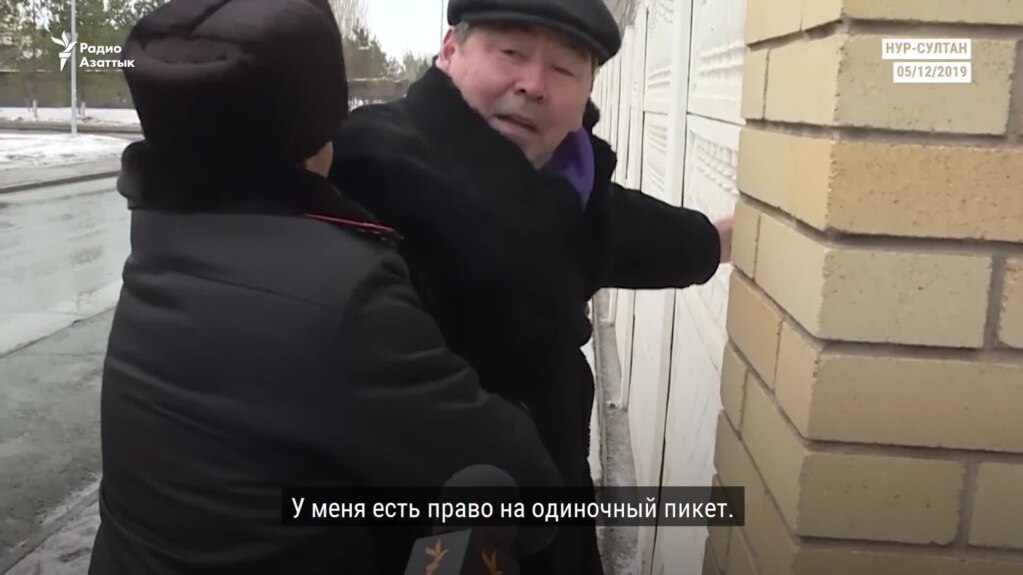 «Вибачте за нього». В Казахстане художник извинился за отрицание аннексии Крыма президентом (видео)
