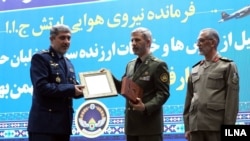 علیرضا الهامی (نفر اول از چپ) فرمانده جدید قرارگاه خاتم‌الانبیا و نیروی پدافند هوایی ارتش