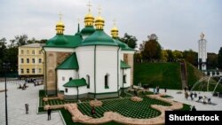 Церква Спаса на Берестові в Києві, яка є національною пам’яткою архітектури XII століття. Вересень 2019 року