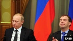 Putin and Medvedev at a December 29 Cabinet meeting.