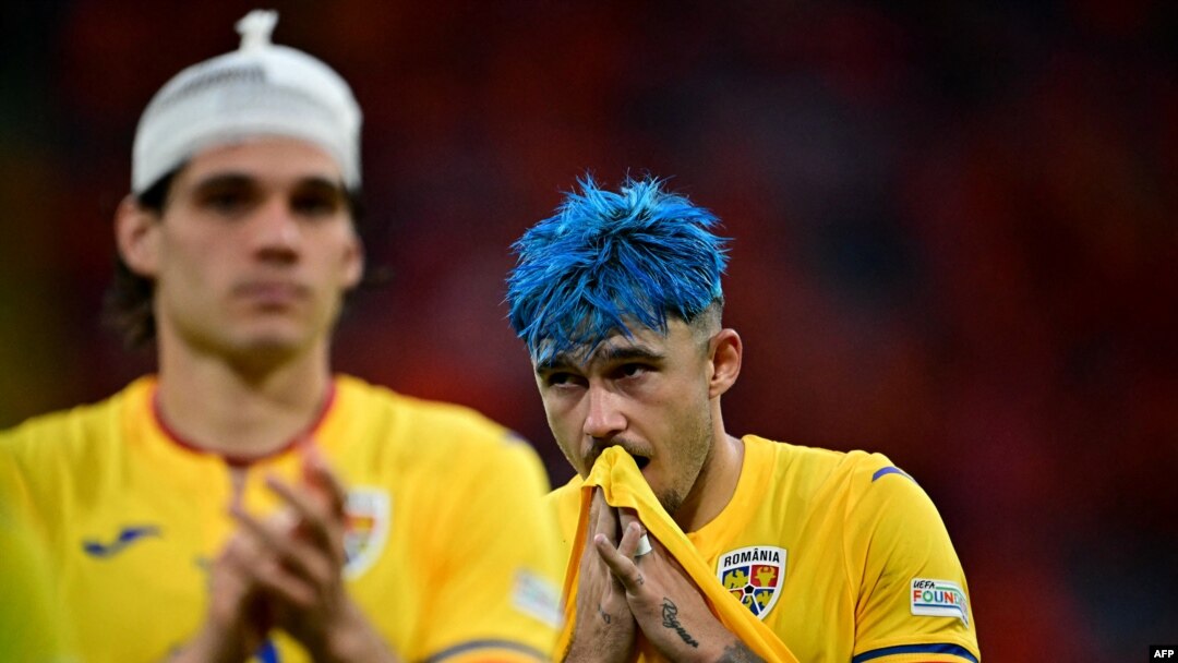 Ianis Hagi și Andrei Rațiu, dezamăgiți de rezultatul obținut de România în optimile de finală ale EURO 2024. 