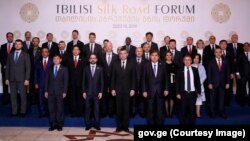 "აბრეშუმის გზის საერთაშორისო ფორუმის" მონაწილეებმა სამახსოვრო ფოტო გადაიღეს