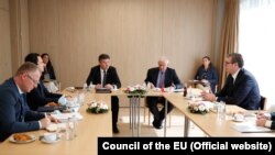 Takimi ndërmjet kryeministrit të Kosovës, Albin Kurti me presidentin e Serbisë, Aleksandar Vuçiq, në kuadër të dialogut të ndërmjetësuar nga Bashkimi Evropian. Bruksel, 15 korrik 2021. 