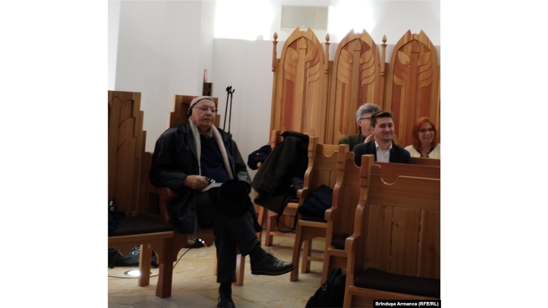 Radu Tinu, fost șef adjunct al Securității Timiș, participă la un eveniment al comunității maghiare din Timișoara, în sala rondă a Centrului Reformat Noul Mileniu.