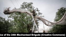 Під покровом антидронових сіток: як захищають дороги у прифронті від російських FPV (фоторепортаж)