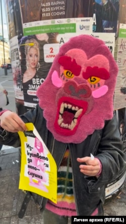  Маската на Александра, въодушевена от „ Герила гърлс “ 