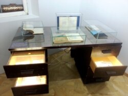 Письменный стол, в котором сберегался архив Мандельштама