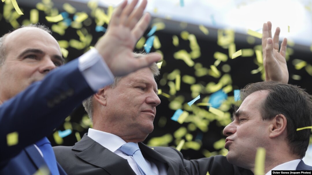Klaus Iohannis a participat la mai multe mitinguri electorale ale PNL, făcând campanie și pentru referendum