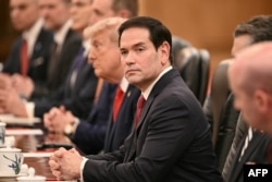 Secretarul de stat Marco Rubio (în centru), în timpul discuțiilor dintre delegațiile SUA și a Chinei la Marele Palat al Poporului din Beijing, pe 14 mai 2026.