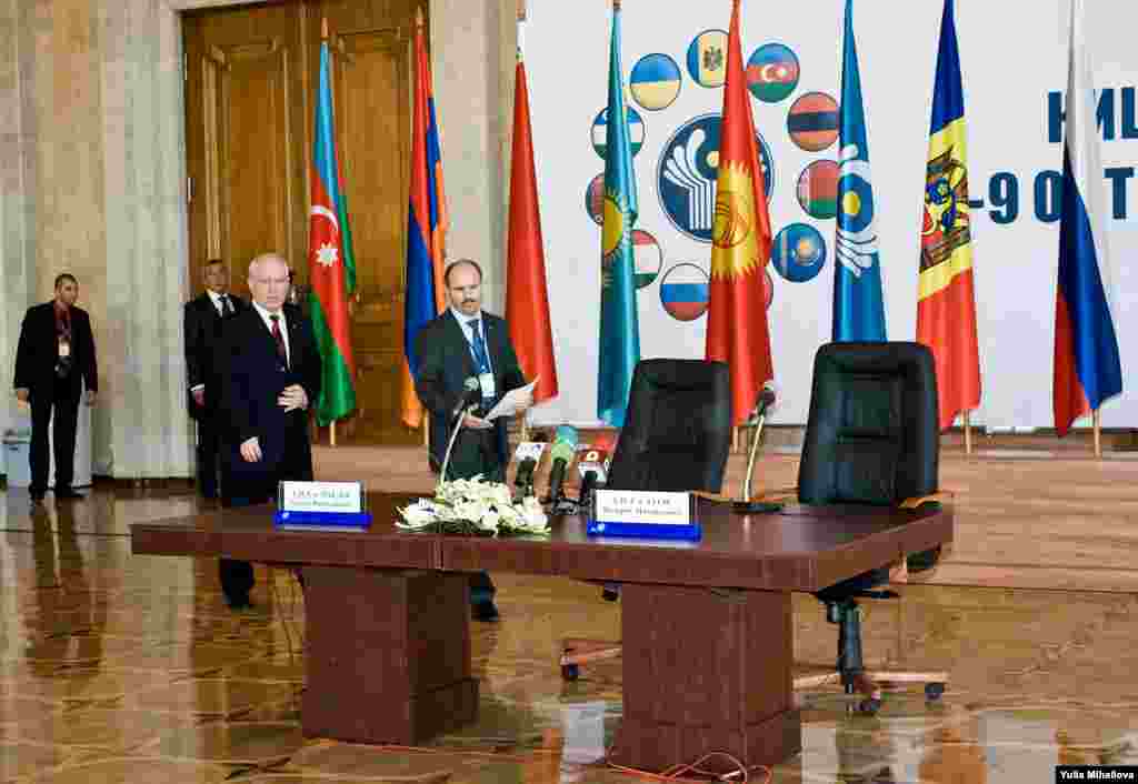 Abordarea problemelor economice - Valeriu Lazăr 