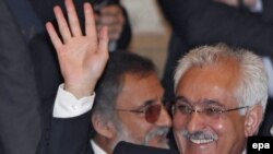 بهرنيوچارو وزیر ډاكتر رنګين دادفرسپنتا وايي د هلو ځلو سربېره لاهم د ماشومانو ستونزې زیاتې دي.