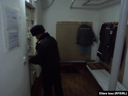 Жағажай душтары туралы жасырын камера бейне