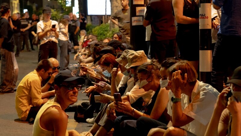 უნივერსიტეტთან მიმდინარე აქცია გამთენიისას პოლიციის იძულებით დაიშალა