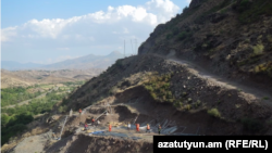 Armenia -- Workers build a high-voltage power transmission line in Vayots Dzor region, August 4, 2017