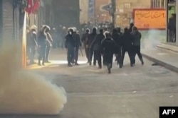 Разгон пратэстаў у Тэгеране з выкарыстаньнем сьлезацечнага газу, 6 студзеня 2026