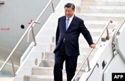 Си Цзиньпин прибывает в Сан-Франциско. 14 ноября 2023 года