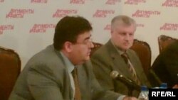 Сергей Миронов (справа) порадовал рассказом о разговоре с Президентом, а Алексея Митрофанова приняли в члены прямо на съезде