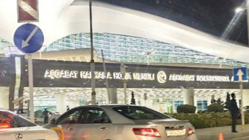 Türkmenistanyň daşyna çykmak isleýän raýatlara aeroportda päsgelçilik döredilýär