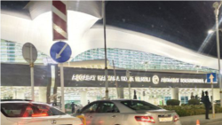 Diňle: Ýokary okuwa barýan ýedi talyp Aşgabadyň aeroportunda Russiýa goýberilmedi
