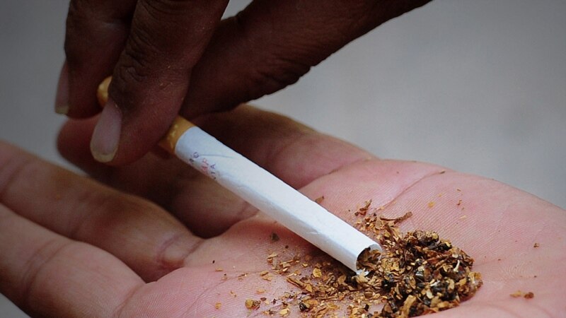 Meksika ndalon konsumimin e duhanit në hapësira publike
