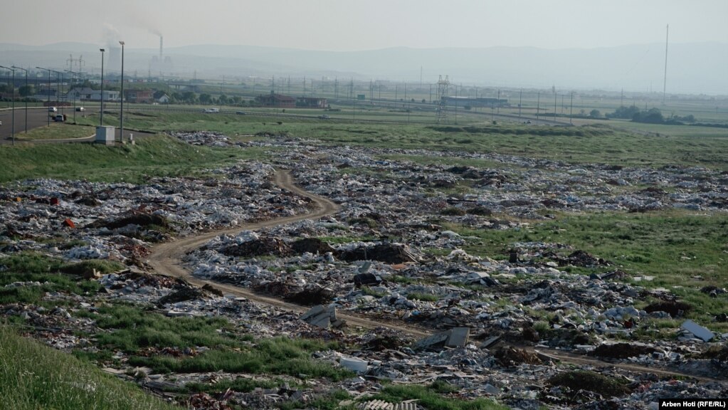 Autoritetet komunale të Prishtinës kanë paralajmëruar se do të vendosin rrethoja përgjatë hapësirës së deponisë ilegale në fshatin Lebanë.