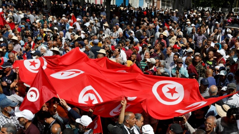 Podrivanje demokratije i ekonomske nedaće u Tunisu